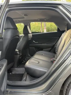 2023 Hyundai Elantra 1.5L CVT LUX Premium — фото 6