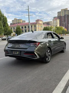 2023 Hyundai Elantra 1.5L CVT LUX Premium — фото 8