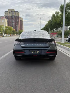 2023 Hyundai Elantra 1.5L CVT LUX Premium — фото 9
