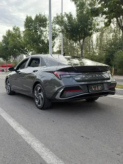 2023 Hyundai Elantra 1.5L CVT LUX Premium — фото 10