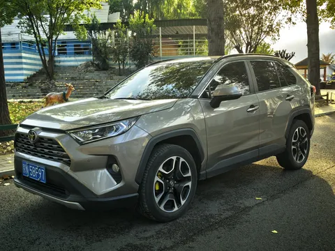 2022 Toyota RAV4 2.0L CVT 2WD Premium