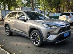 2022 Toyota RAV4 2.0L CVT 2WD Premium — фото 3