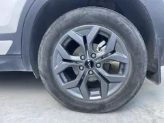 2023 Kia Seltos 1.5L IVT Luxury, белый — фото 6