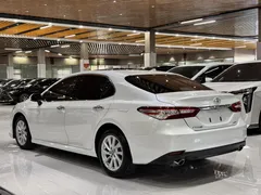 2021 Toyota Camry 2.0G Luxury, белый — фото 7