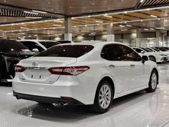 2021 Toyota Camry 2.0G Luxury, белый — фото 9