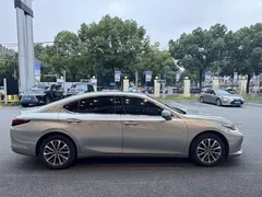 2022 Lexus ES 200 Excellence — фото 4