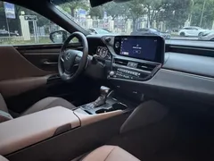 2022 Lexus ES 200 Excellence — фото 14