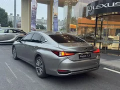 2022 Lexus ES 200 Excellence — фото 17