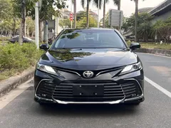 2023 Toyota Camry 2.0G Luxury, чёрный — фото 2