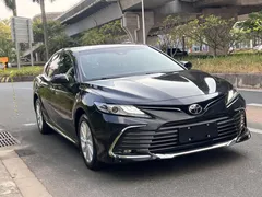 2023 Toyota Camry 2.0G Luxury, чёрный — фото 3