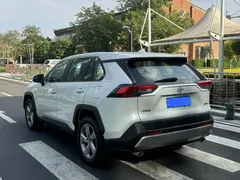 2021 Toyota RAV4 2.0L CVT 2WD Fashion, белый — фото 5