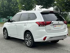 2021 Mitsubishi Outlander 2.0L 2WD 5, белый — фото 4