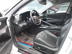 2022 Hyundai Elantra 1.5L CVT LUX Premium, белый — фото 4