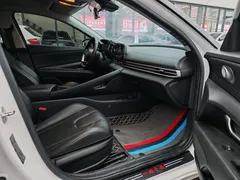 2022 Hyundai Elantra 1.5L CVT LUX Premium, белый — фото 6