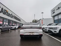 2022 Hyundai Elantra 1.5L CVT LUX Premium, белый — фото 10