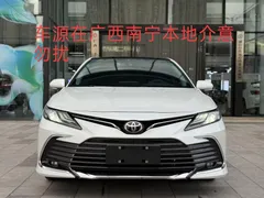 2023 Toyota Camry 2.5G Luxury, белый — фото 2