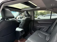 2023 Toyota Camry 2.5G Luxury, белый — фото 5
