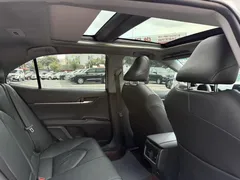 2023 Toyota Camry 2.5G Luxury, белый — фото 6