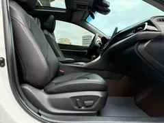 2023 Toyota Camry 2.5G Luxury, белый — фото 7