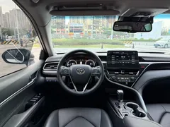 2023 Toyota Camry 2.5G Luxury, белый — фото 9
