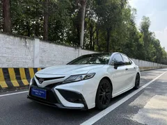 2023 Toyota Camry 2.5S Knight Edition, белый — фото 1