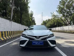 2023 Toyota Camry 2.5S Knight Edition, белый — фото 2