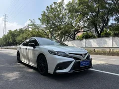 2023 Toyota Camry 2.5S Knight Edition, белый — фото 3