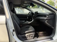 2023 Toyota Camry 2.5S Knight Edition, белый — фото 8