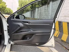 2023 Toyota Camry 2.5S Knight Edition, белый — фото 13