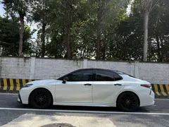 2023 Toyota Camry 2.5S Knight Edition, белый — фото 17