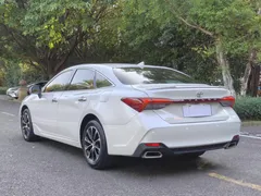 2023 Toyota Avalon 2.5L AT Luxury, белый — фото 7
