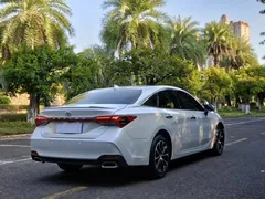 2023 Toyota Avalon 2.5L AT Luxury, белый — фото 9