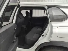 2023 Toyota Frontlander 2.0L CVT Elite, белый — фото 13