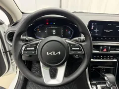2021 Kia Cerato 1.5L IVT Fashion, белый — фото 10