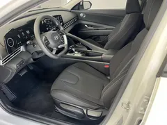 2023 Hyundai Elantra 1.5L CVT GLS Leading, белый — фото 9