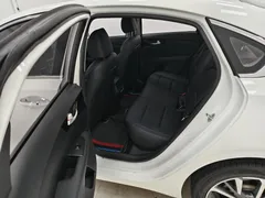 2021 Kia Cerato 1.5L CVT Fashion, белый — фото 13