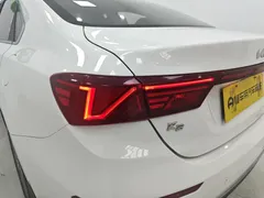 2021 Kia Cerato 1.5L CVT Fashion, белый — фото 19
