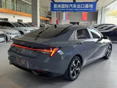 2022 Hyundai Elantra 1.5L CVT LUX Premium — фото 3