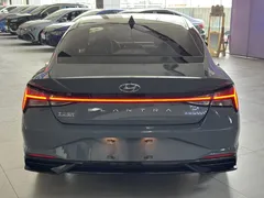 2022 Hyundai Elantra 1.5L CVT LUX Premium — фото 4