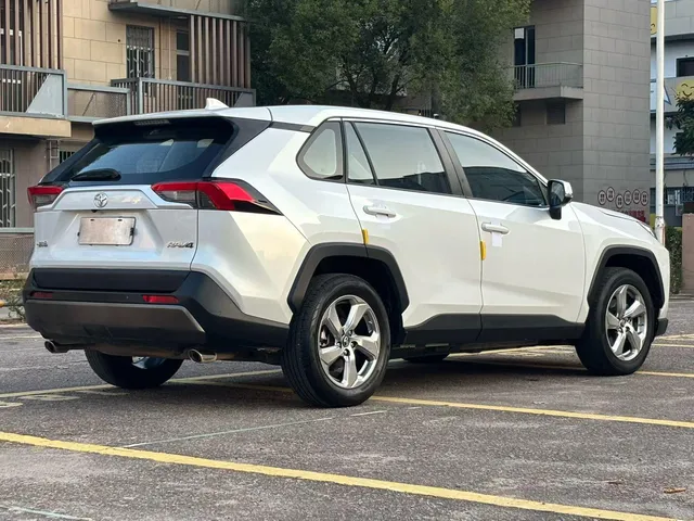 2021 Toyota RAV4 2.0L CVT 2WD Fashion Plus