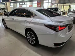 2022 Lexus ES 200 Excellence, белый — фото 4