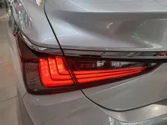 2022 Lexus ES 200 Excellence, белый — фото 6
