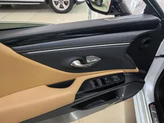 2022 Lexus ES 200 Excellence, белый — фото 9