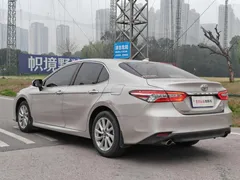 2021 Toyota Camry 2.0G Luxury — фото 6