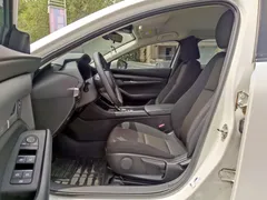 2021 Mazda Mazda3 2.0L AT, белый — фото 7