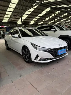2022 Hyundai Elantra 1.5L CVT LUX Premium, белый — фото 3