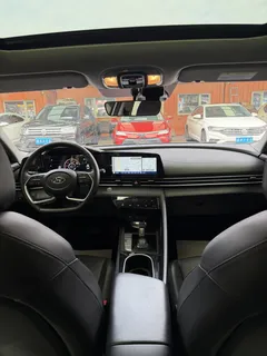 2022 Hyundai Elantra 1.5L CVT LUX Premium, белый — фото 8