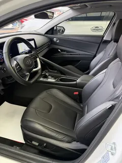 2022 Hyundai Elantra 1.5L CVT LUX Premium, белый — фото 12