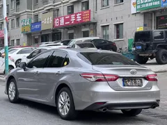 2021 Toyota Camry 2.0G Luxury — фото 5