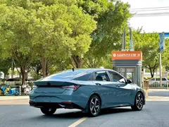 2022 Hyundai Elantra 1.5L CVT Flagship TOP, синий — фото 9